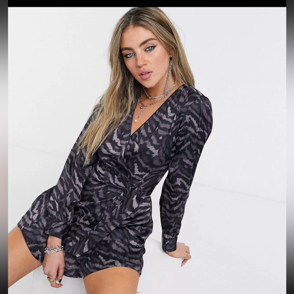 All Saints Women’s Size 4 Irina Remix Jumpsuit Animal Print Romper Long Sleeve - Picture 2 of 8